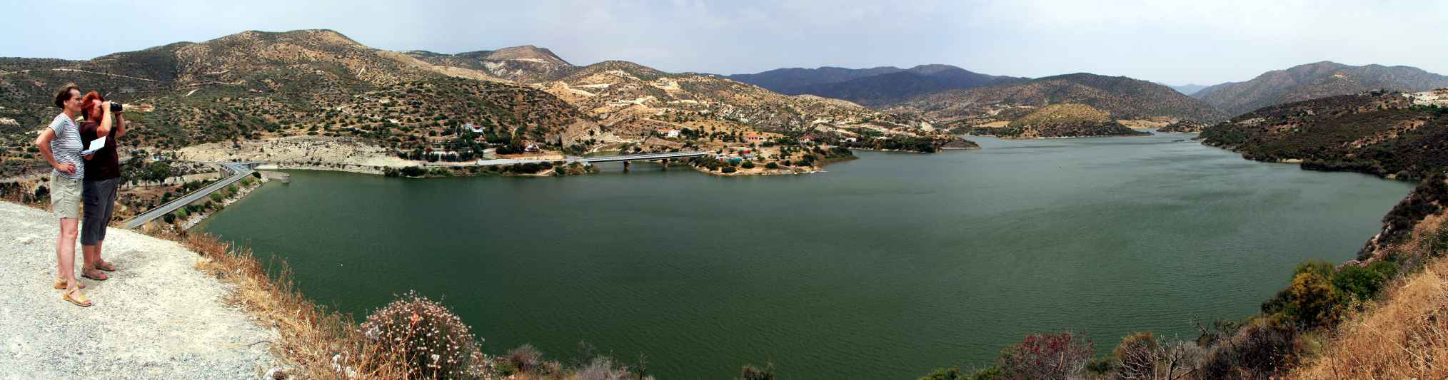 Stausee mit Mauer img_3846_p.jpg