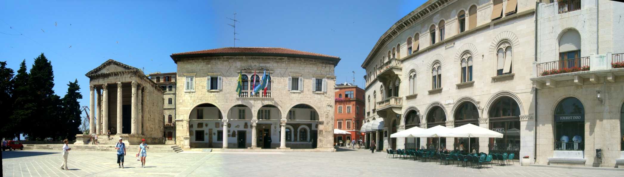 Das Forum mit Rathaus cimg7344.jpg