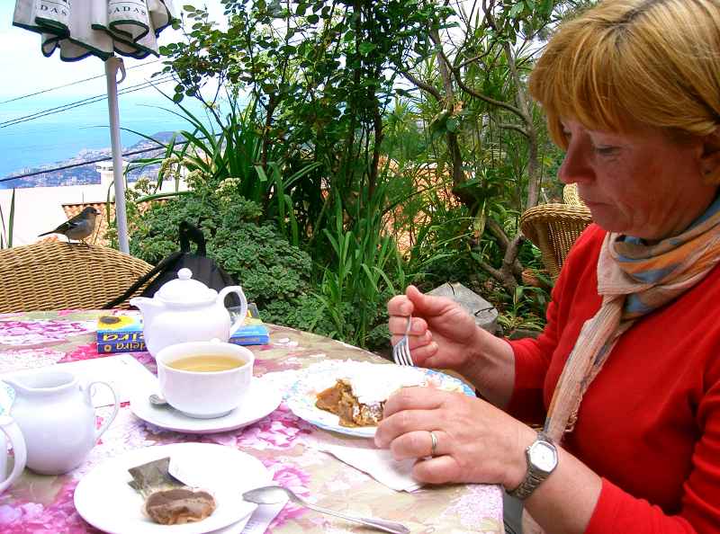 Heidi mit Vogel cimg8984.jpg